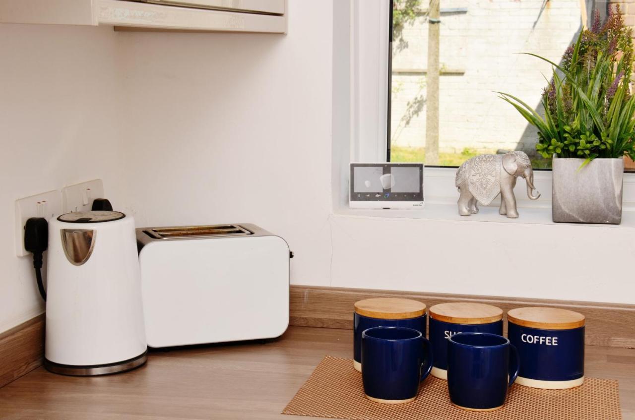 Sm Dreams Unlimited Serviced Accommodation- Stanwell-Staines-Heathrow Eksteriør billede