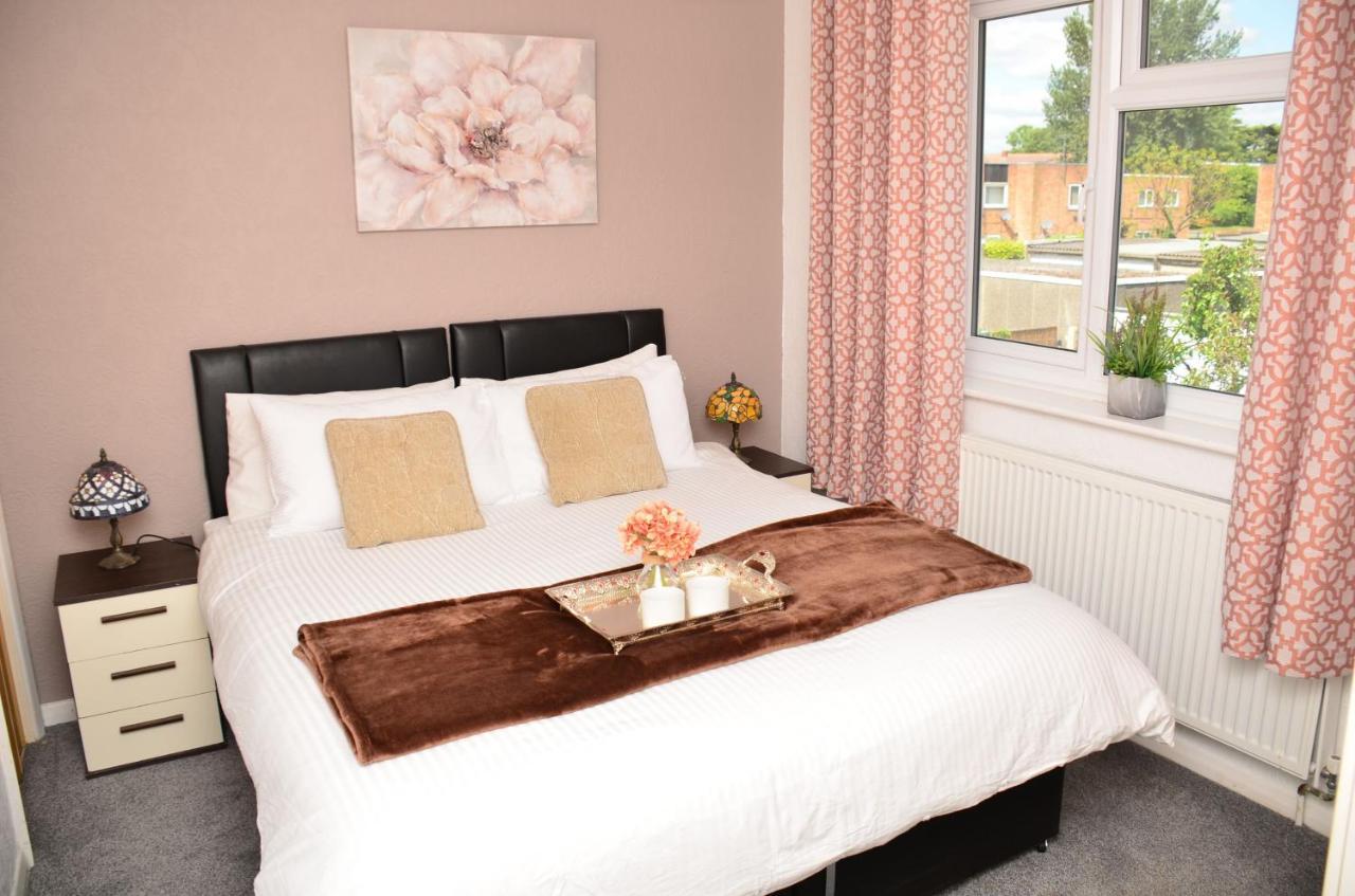 Sm Dreams Unlimited Serviced Accommodation- Stanwell-Staines-Heathrow Eksteriør billede