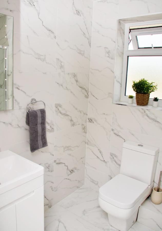 Sm Dreams Unlimited Serviced Accommodation- Stanwell-Staines-Heathrow Eksteriør billede