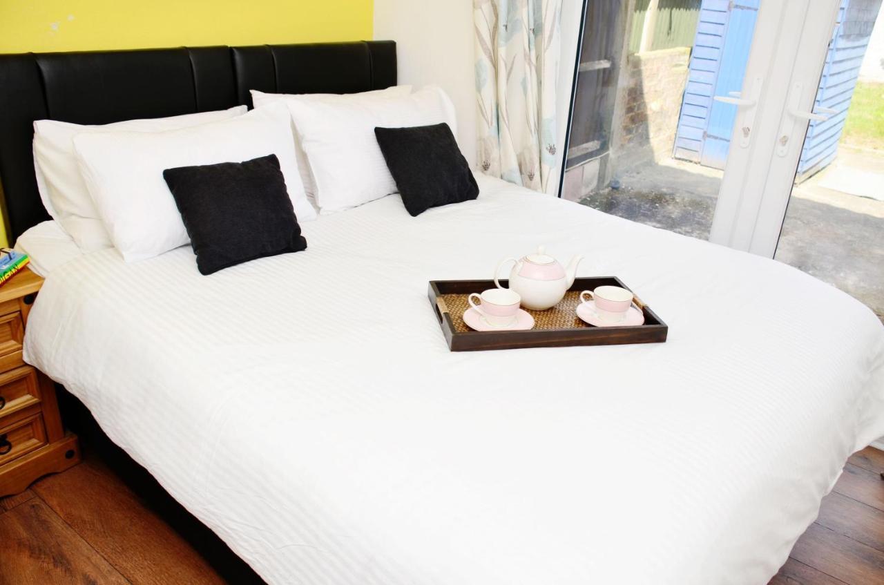 Sm Dreams Unlimited Serviced Accommodation- Stanwell-Staines-Heathrow Eksteriør billede