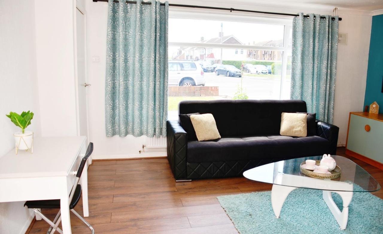 Sm Dreams Unlimited Serviced Accommodation- Stanwell-Staines-Heathrow Eksteriør billede