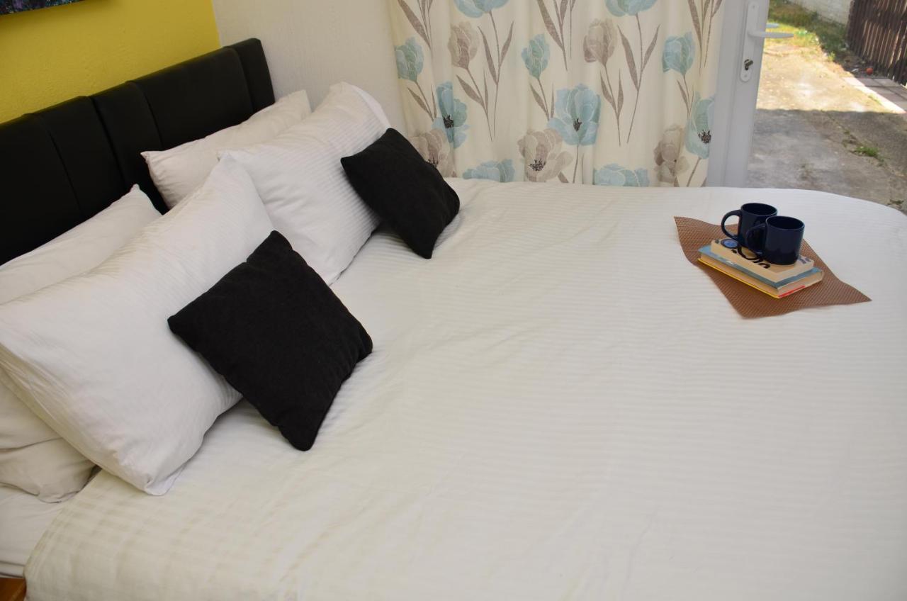 Sm Dreams Unlimited Serviced Accommodation- Stanwell-Staines-Heathrow Eksteriør billede