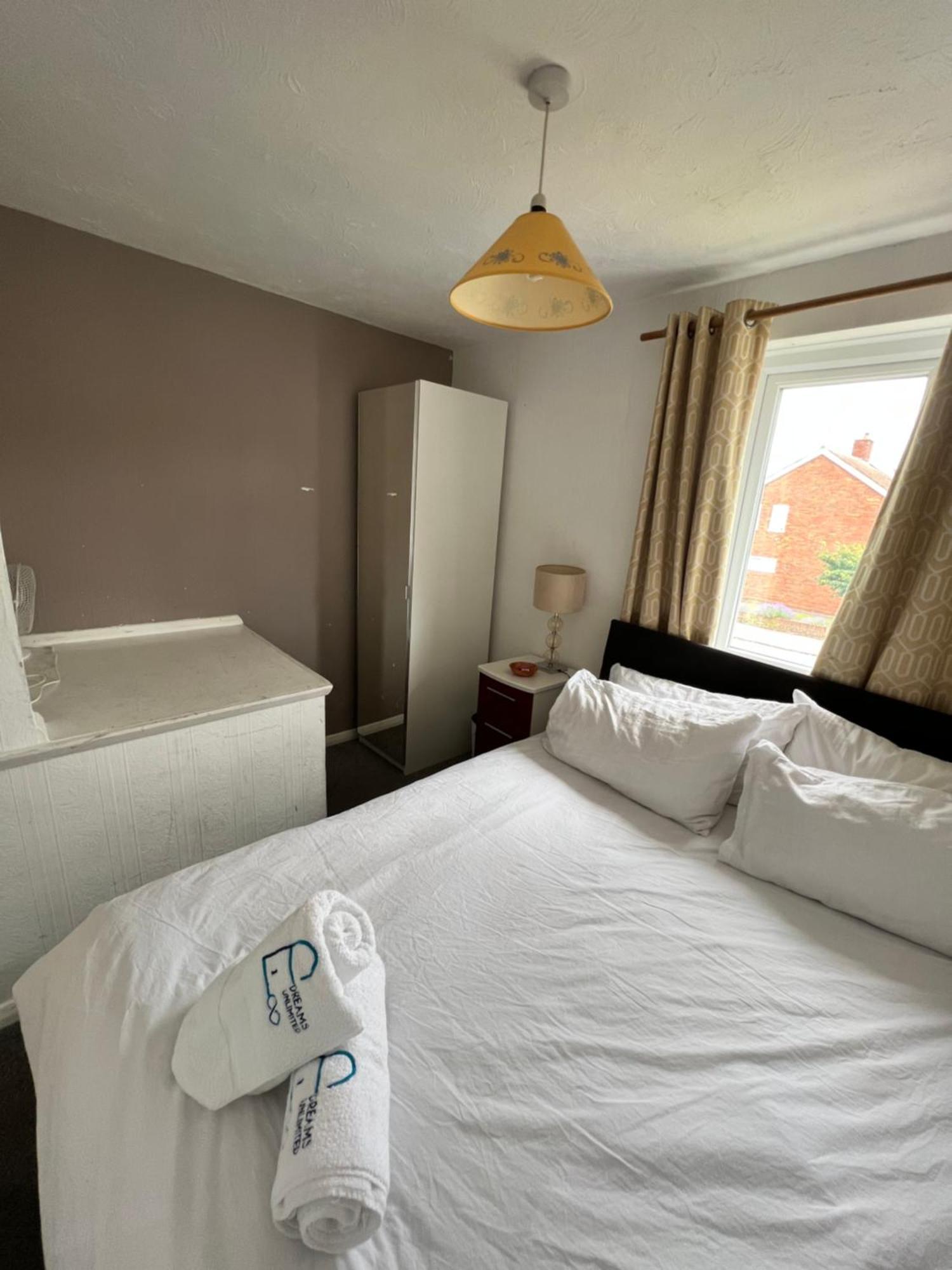 Sm Dreams Unlimited Serviced Accommodation- Stanwell-Staines-Heathrow Eksteriør billede
