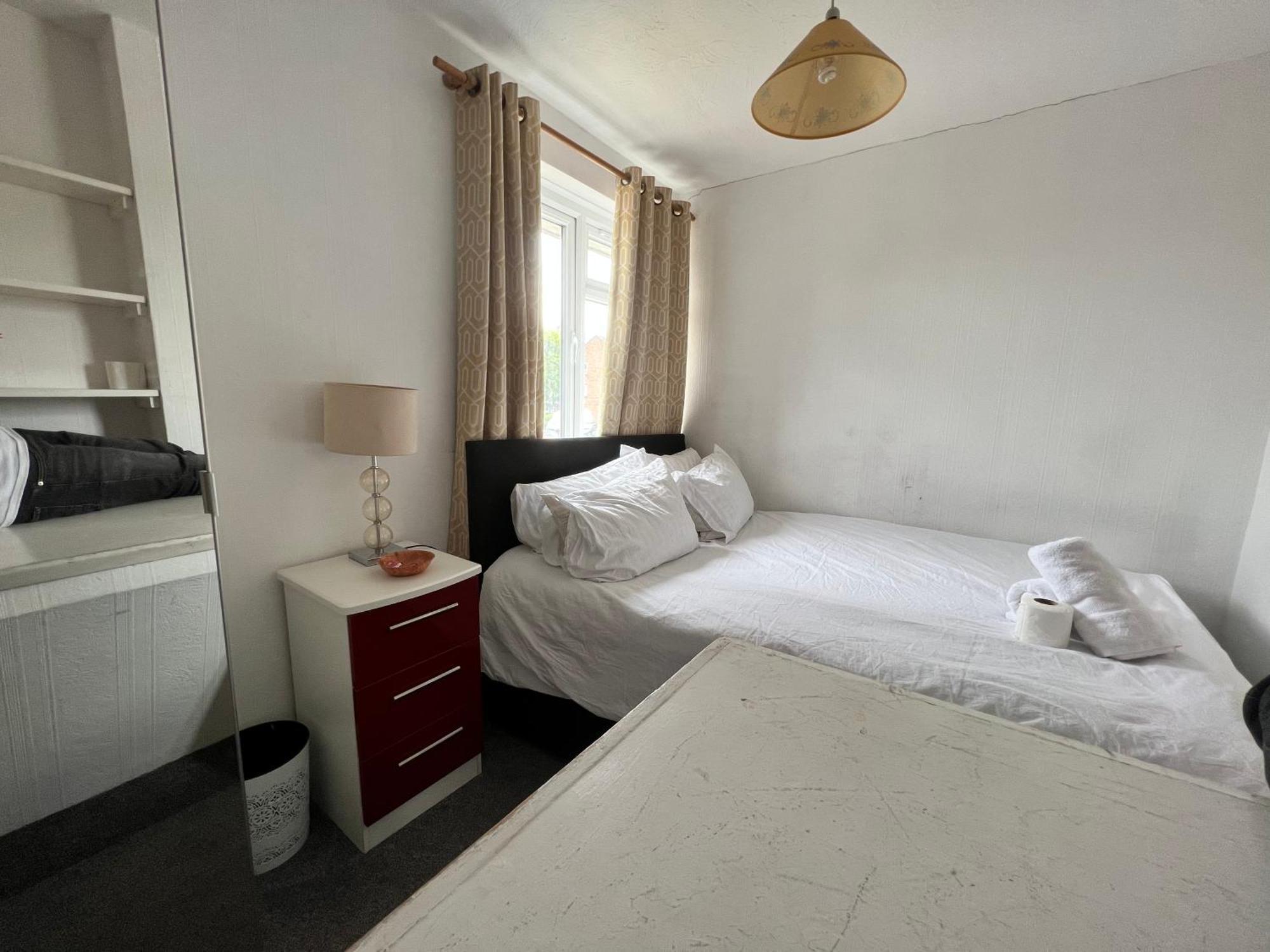 Sm Dreams Unlimited Serviced Accommodation- Stanwell-Staines-Heathrow Eksteriør billede