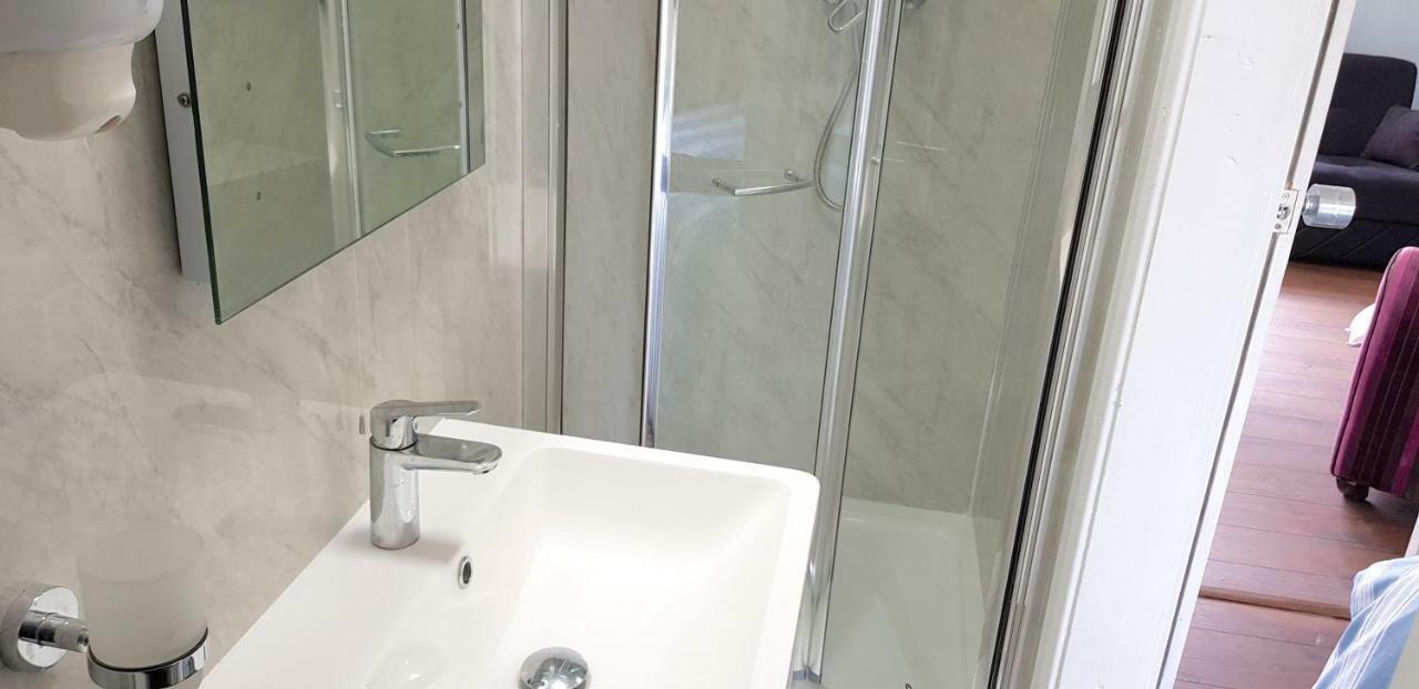 Sm Dreams Unlimited Serviced Accommodation- Stanwell-Staines-Heathrow Eksteriør billede