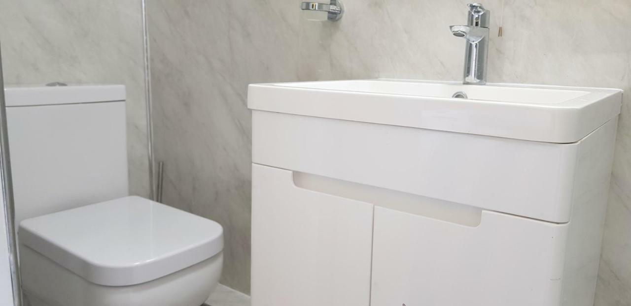 Sm Dreams Unlimited Serviced Accommodation- Stanwell-Staines-Heathrow Eksteriør billede